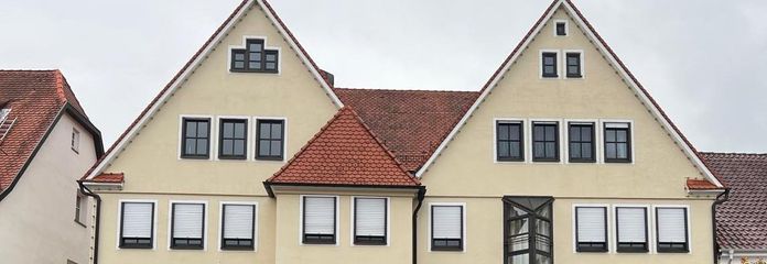 Helle Dachgeschosswohnung mit Marktplatzblick – zentral in Bad Buchau – Marktplatz 11
