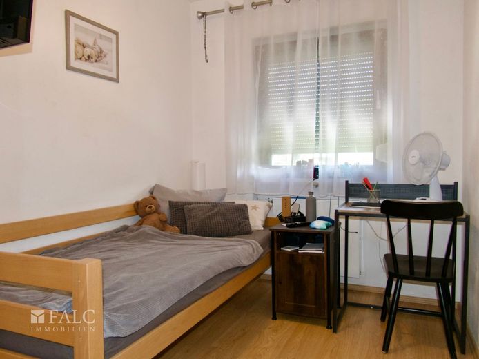 Einfach Mehr: RMH, Garten, Garage. Zu Fuß zur AUDI AG-A1 und SMP. Top-Lage-Ausstattung-Zustand. – Schlafzimmer 2 von 5