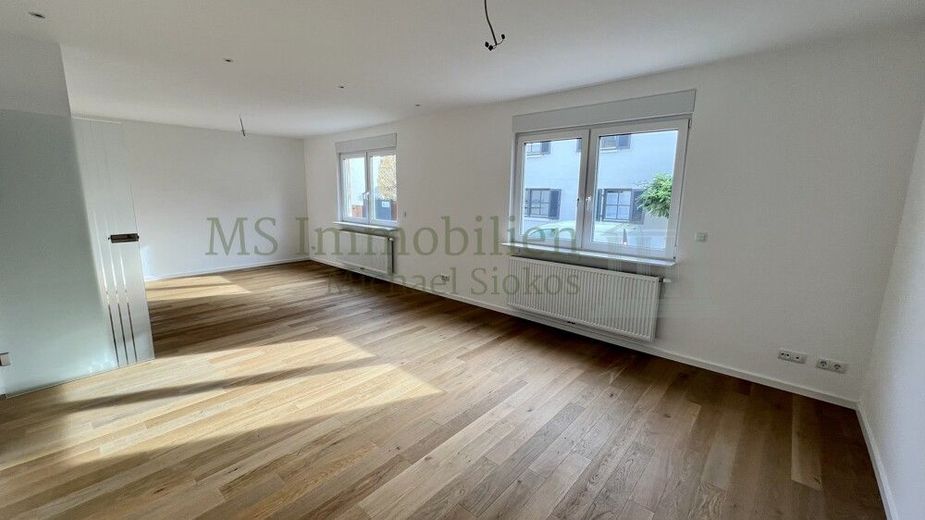 ** Charmantes Einfamilienhaus in zentraler Lage in Lampertheim - viel Platz für die ganze Familie ** – EG Wohn-:Esszimmer Ansicht 1