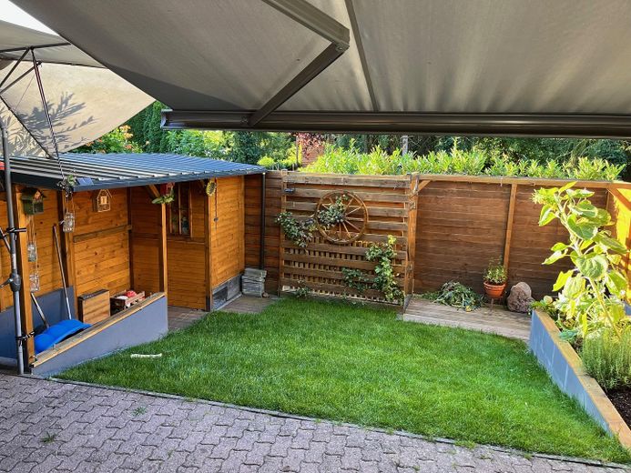 PROVISIONSFREI: Stillvolle 2-Zimmer-Erdgeschosswohnung mit Südterrasse und eigenem Garten – Garten