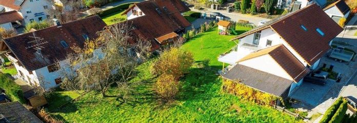 Attraktives Grundstück für EFH oder 2 DHH provisionsfrei zu verkaufen – Luftbild 