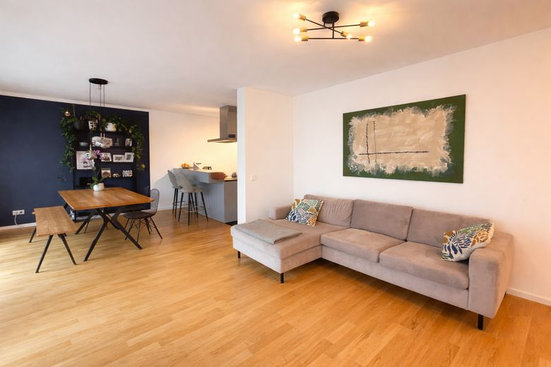 Amueblado: moderno apartamento de 4 habitaciones en los Welfenhöfen (limitado a dos años) – Wohn- Essbereich_1
