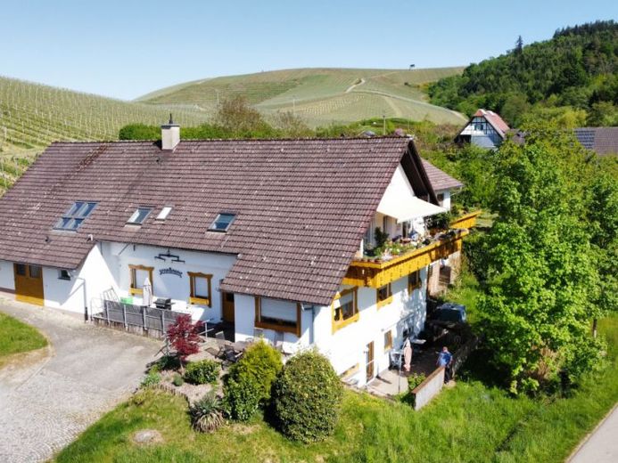 Casa plurifamiliare con 6 unità abitative in posizione privilegiata – Foto 1
