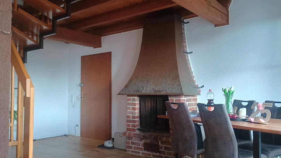 Apartamento dúplex en el casco antiguo de Rinteln – Wohnzimmer mit Kamin