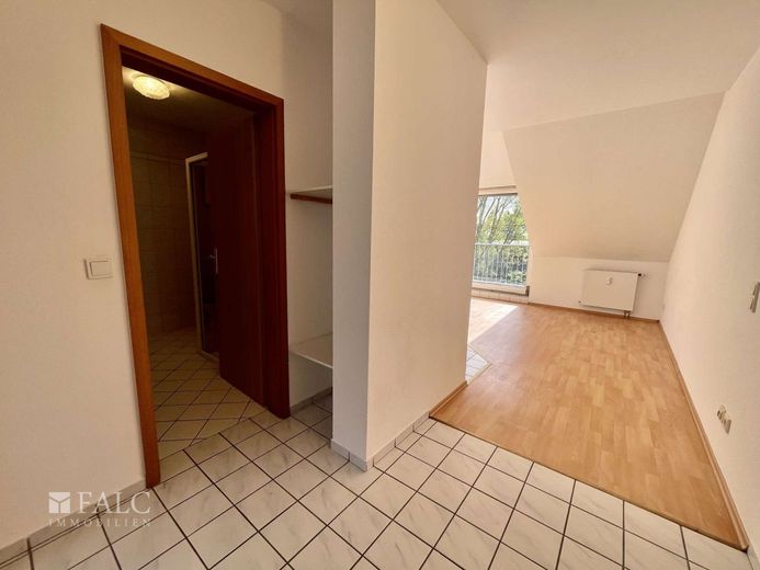 Attraktive 2 Zimmer Wohnung mit Parkplatz und Balkon – Flur