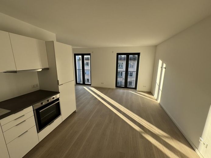 Erstbezug nach Kernsanierung 1-Zimmer Apartment mit EBK – Wohnraum mit Küche
