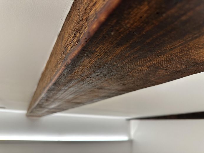 hochwertiger Erstbezug im kernsanierten Bauernhaus - Maisonette unter Reet am Elbdeich – historische Deckenbalken