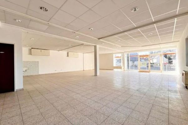 ¡Amplia unidad de tienda/oficina en Jahnsdorf!