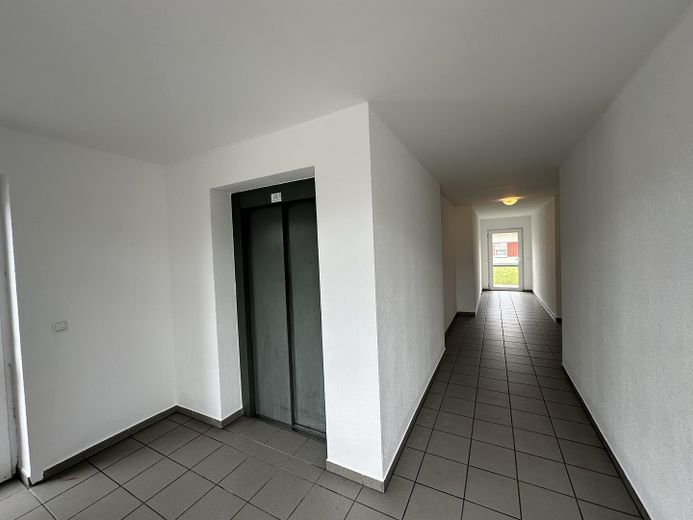 Schöne 3-Zimmer Dachgeschoss Wohnung in Bielefeld AdL (19)  mit Wohnberechtigungsschein – Hausgang 