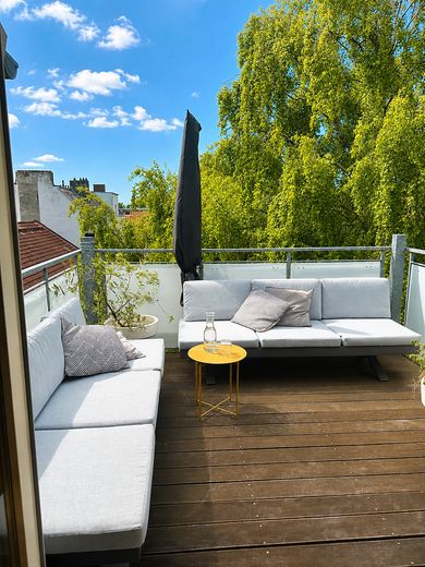 Da privato: atmosfera vacanziera tra le proprie quattro mura – luminoso appartamento mansardato dal carattere loft – Großzügiger Balkon