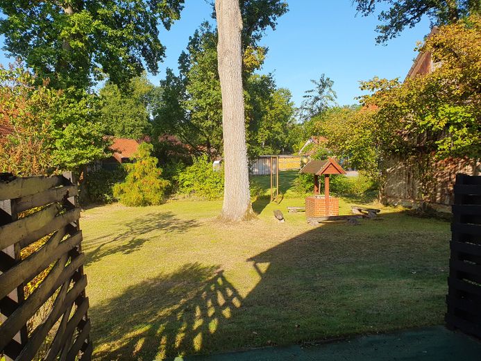 आंशिक रूप से सुसज्जित कतारबद्ध मकान का अंतिम घर – Blick von der Terrasse