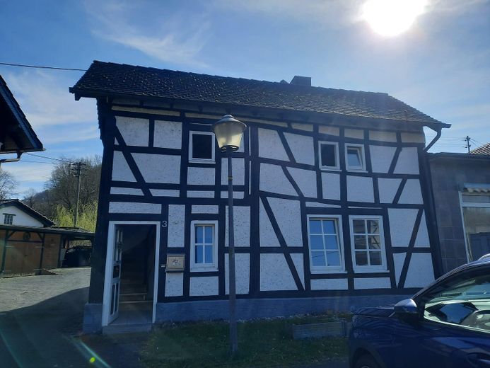 REIZVOLLES KNUSPERHÄUSCHEN MIT MODERNEM INNENLEBEN – Foto 3