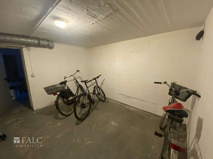 Dachgeschoss mit großer Terrasse – Fahrradkeller