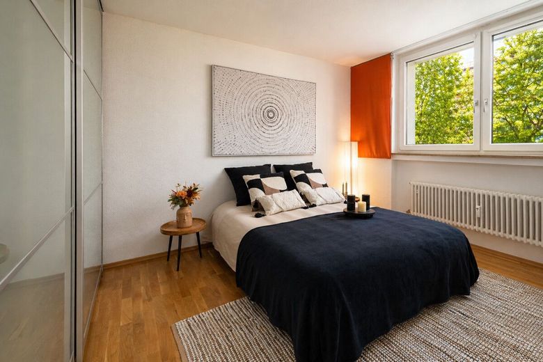 Selten in München: Uneinsehbare Wohnung mit Balkon ins Grüne – Ruhiges Schlafzimmer