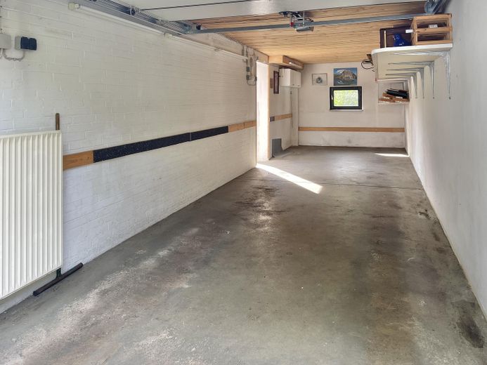 Viel Raum für Ihr Leben – Garage mit elektr. Tor