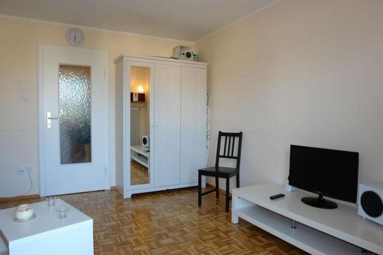 Grünwalder Str. Wohnzimmer TV