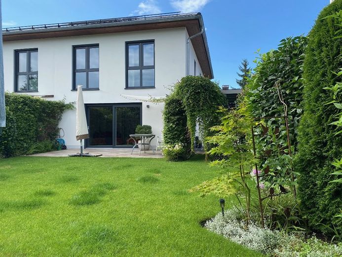 Moderne A+ DHH mit Gartenoase, Solar + Garage + Top-Anbindung – Foto 9
