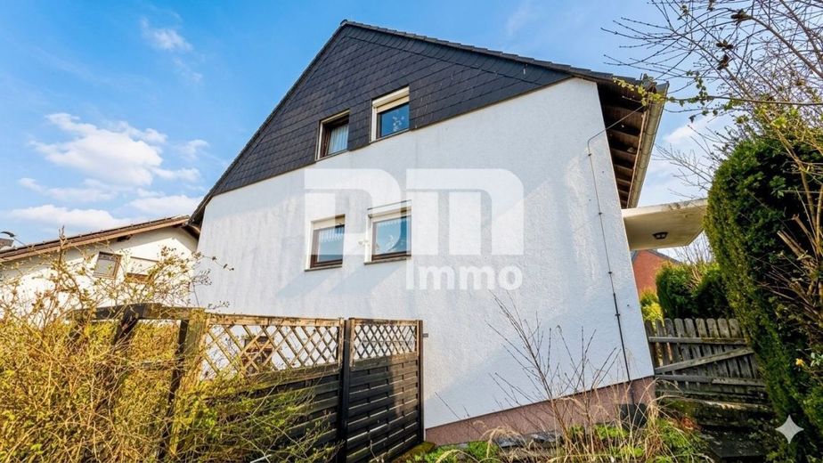 Gepflegtes 1 bis 2 Familienhaus in gesuchter Ortsrandlage mit Panoramablick – Rückansicht