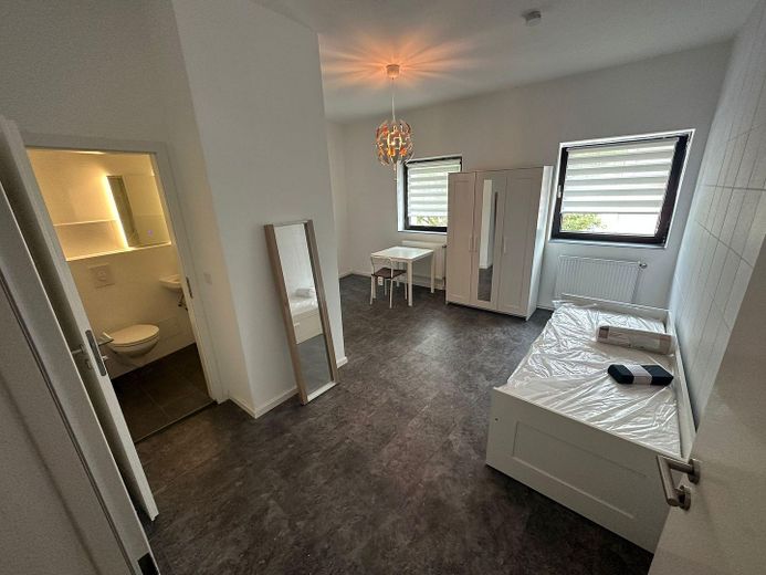 Daire - Berlin’de BER yakınında ankastre mutfaklı, kayıt imkânlı mobilyalı 1 odalı daire - Yenilenmiş! – Photo 1