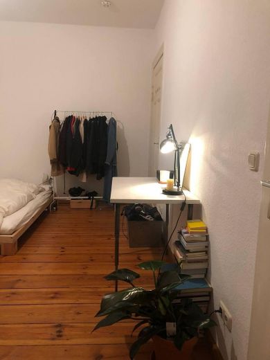 Schöne 2-Zimmer-Wohnung mit Balkon in guter Lage – Schlafzimmer