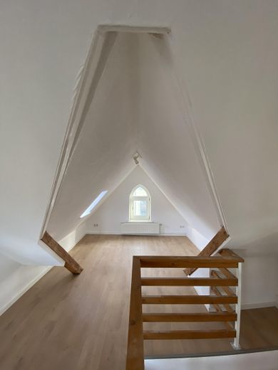 Wohnung über 2 Etagen mit Balkon, WG geeignet, 4-Zimmer, Maisonette, Nähe Bahnhof – oben