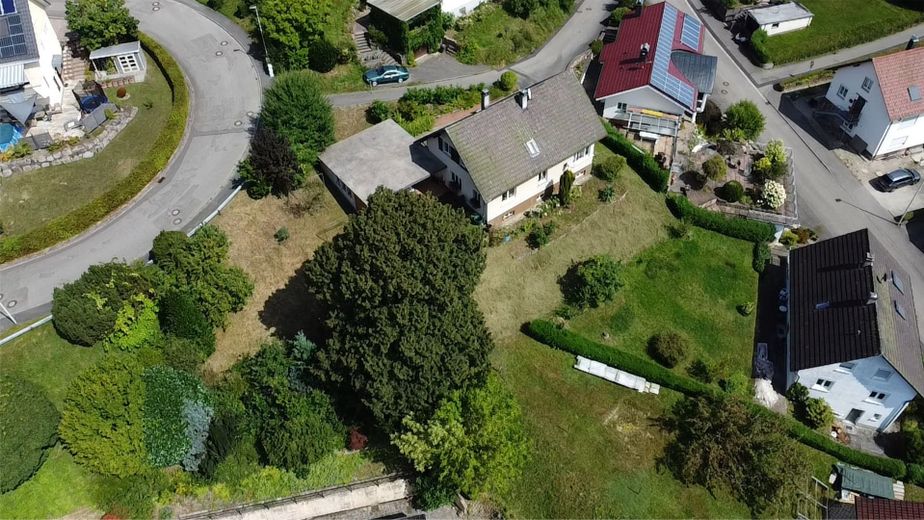 Schwarzwald-Mehrfamilienhaus in außergewöhnlicher und unverbaubarer Südlage in Oppenau- MAKLERFREI ! – Blick auf Sackgasse