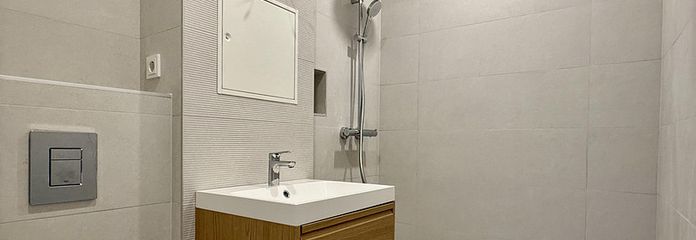 Erstbezug nach Renovierung - charmante 3-Zimmerwohnung am Südring – Badezimmer