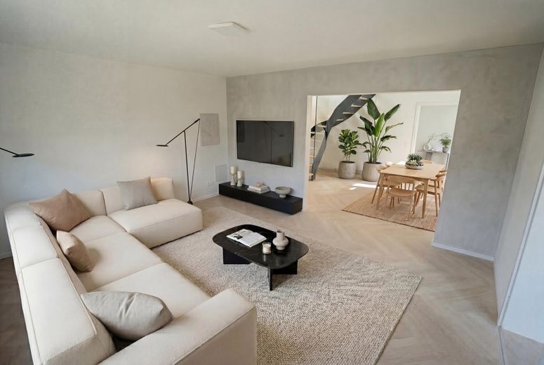 Freistehendes Designhaus am Wald | hochwertig modernisiert , einzugsbereit | 7 Stellplätze – KI_EG_Wohnzimmer_2
