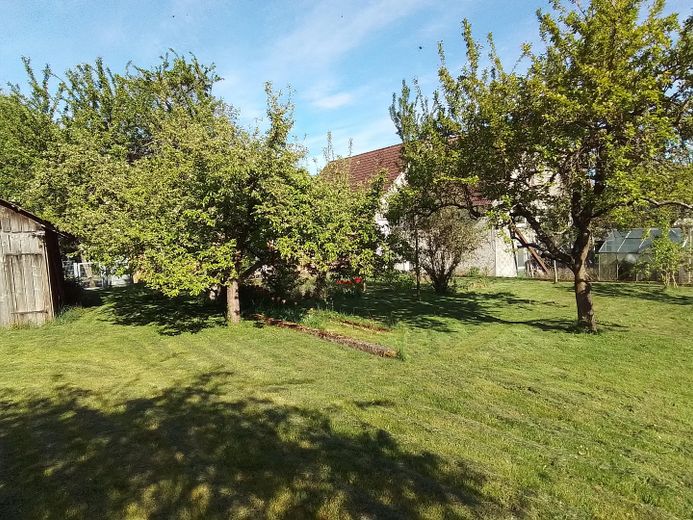 Fachwerkhaus mit Nebengebäude Garten und Brunnen – Foto 9