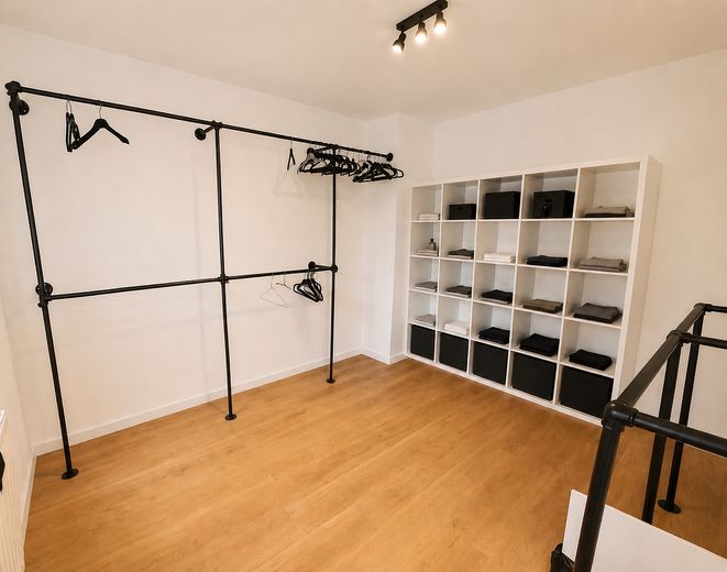 Modernize edilmiş müstakil ev | 196 m² yaşam alanı | 1.382 m² arsa | hemen taşınmaya hazır – begehbare Ankleide