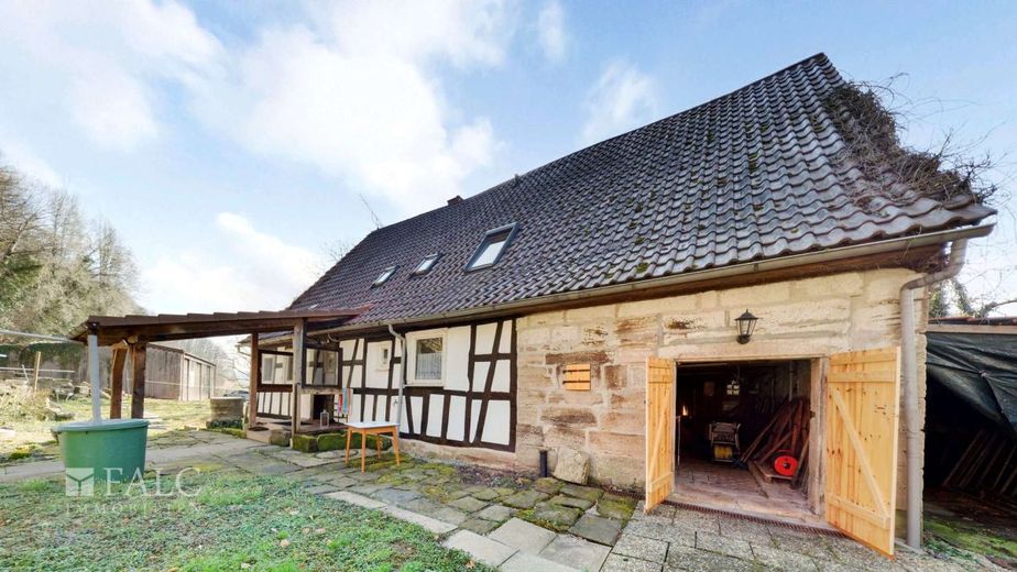 Charmantes Anwesen in einzigartiger Lage sucht Liebhaber! - FALC Immobilien Öhringen – Zugang Tenne