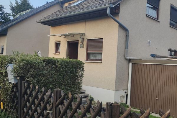 Casa a schiera di testa con camino e moderno impianto di riscaldamento ibrido a gas a Berlino-Rudow