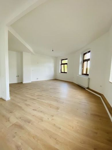 2-Zimmer mit neuem Laminat, neuem Bad mit Wanne und Dusche und in zentraler Lage! – IMG_9987