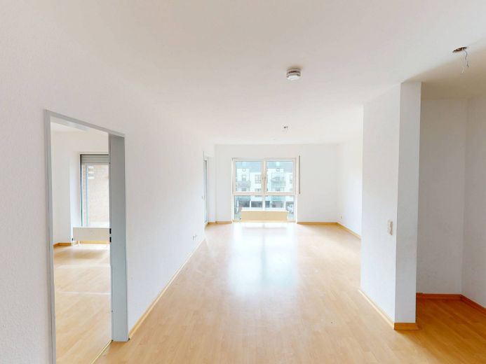 Großzügig gestaltete 3-Zi.-Whg. mit sonnigem BALKON in Troisdorf-Spich – Ansicht II: Wohn- und Esszimm…
