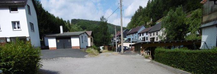 Einfahrt zum Wohnhaus