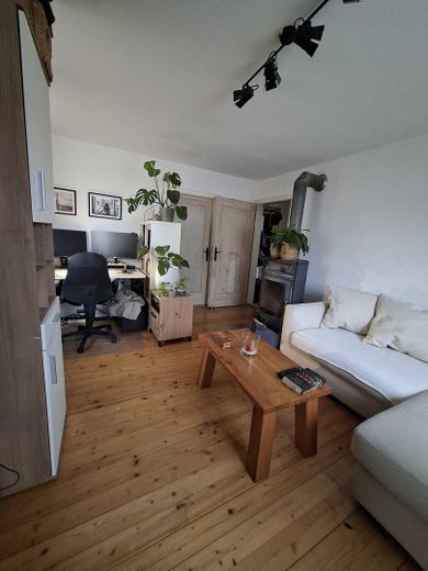 Partially renovated 6-room semi-detached house – Wohnzimmer Wohnung UG