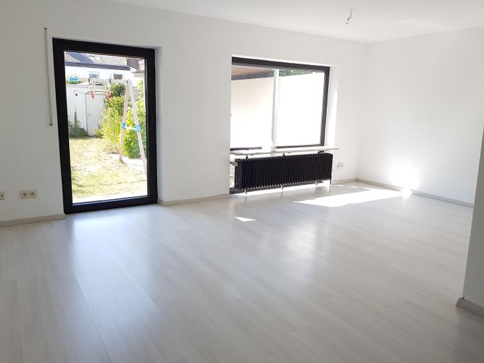Casa a schiera centrale tranquilla a Neukeferloh - 5 locali + locale hobby + garage – Wohnen ca. 30 m²