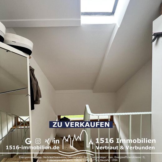 3-room attic apartment with sunny balcony – Treppenhaus