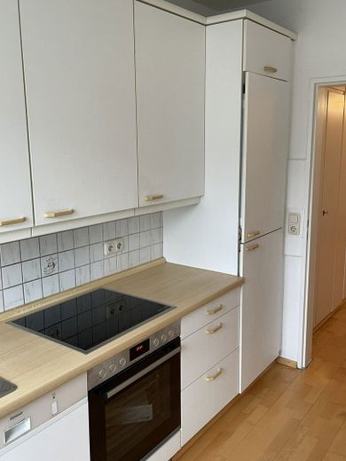 Küche_mit_Kühl-+GefrierSchrank