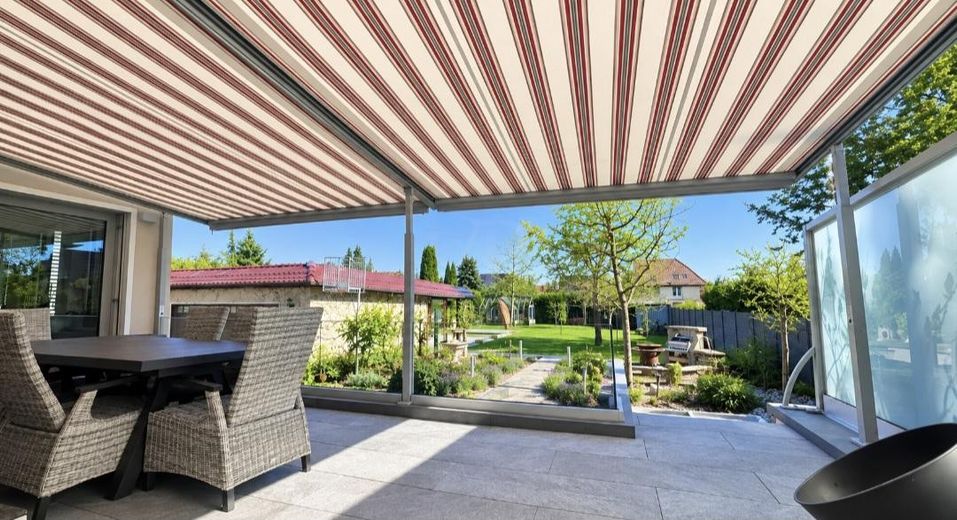 Villa urbana con estilo, tecnología moderna y confort exclusivo – Außenterasse