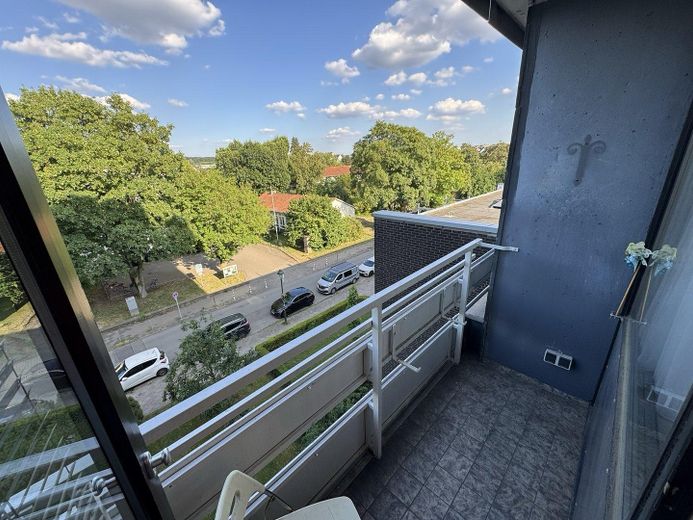 *PROVISIONSFREI* Helle 4-Raum-Wohnung mit 2 Balkonen in gepflegtem Haus – Balkon 1