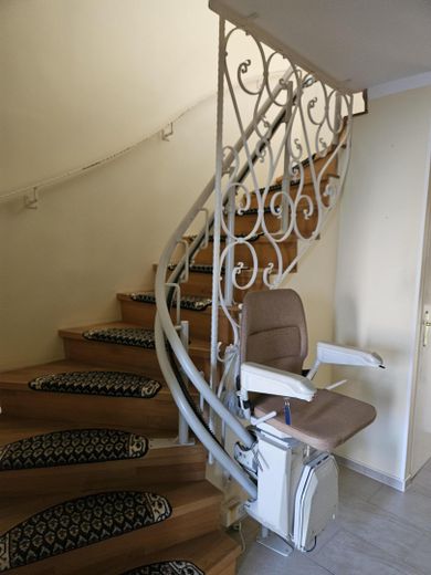 Treppenaufgang mit Treppenlift