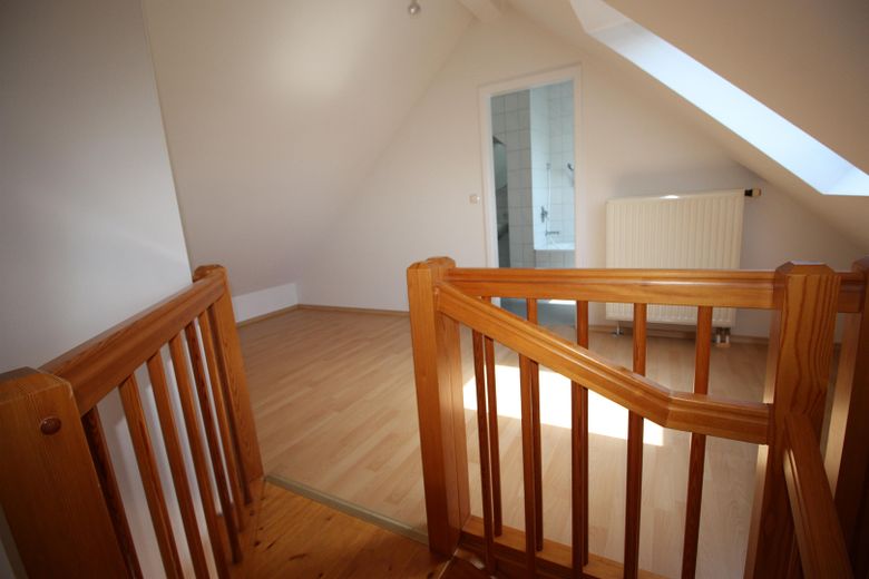 Stadtnahe lichtdurchflutete Maisonettewohnung mit Südbalkon am Waldrand – Studio
