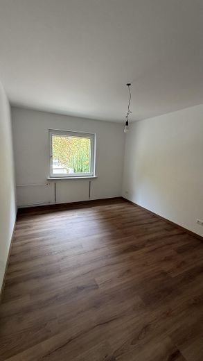 Lujoso apartamento de 2 habitaciones completamente renovado con balcón orientado al sur y vistas al jardín – Schlafzimmer