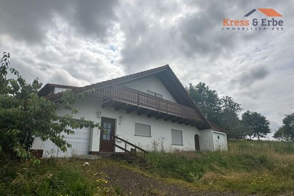 Zmodernizowany bungalow z zaadaptowanym poddaszem i ogrodem w spokojnej lokalizacji Lautertal
