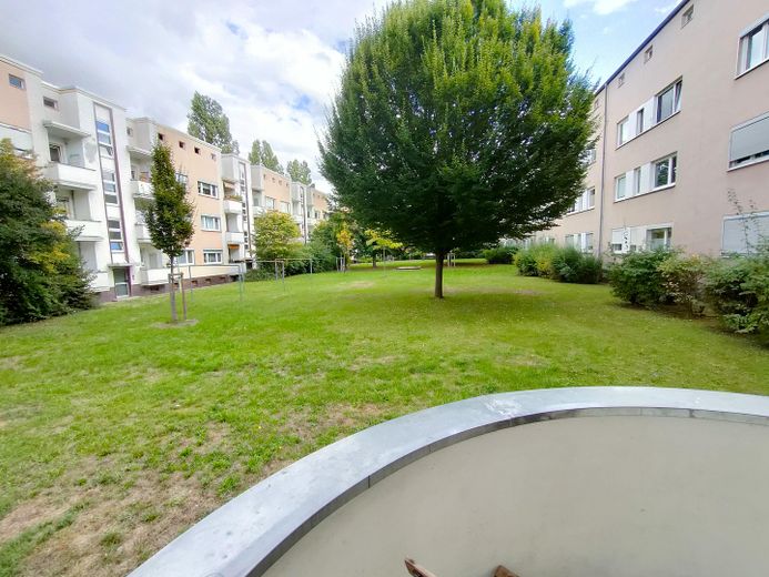 2-Zimmerwohnung mit Balkon in Frankfurt - Eschersheim | zur Miete – Balkon mit Blick ins Grüne