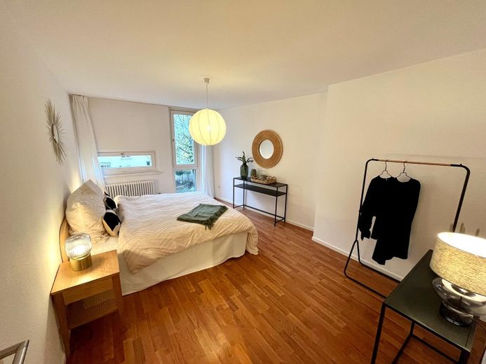 Zentrale Wohnung direkt an der LMU | Maxvorstadt | Perfekt für Familie oder WG (>3,8%) – Schlafzimmer 1 (vor Sanierung)