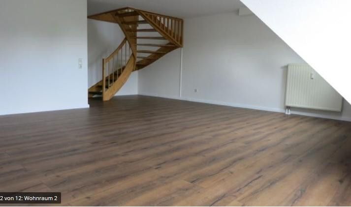 Wohnzimmer und offene Küche