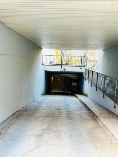 Zentral, hell &amp; gut geschnitten: 3-Zimmer-Wohnung mit Lift &amp; TG in der Fürther Südstadt – TG Zufahrt
