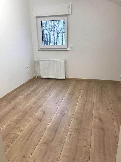 Posizione unica: edificio commerciale e casa unifamiliare direttamente al confine svizzero, presso la stazione ferroviaria – Kinderzimmer 2